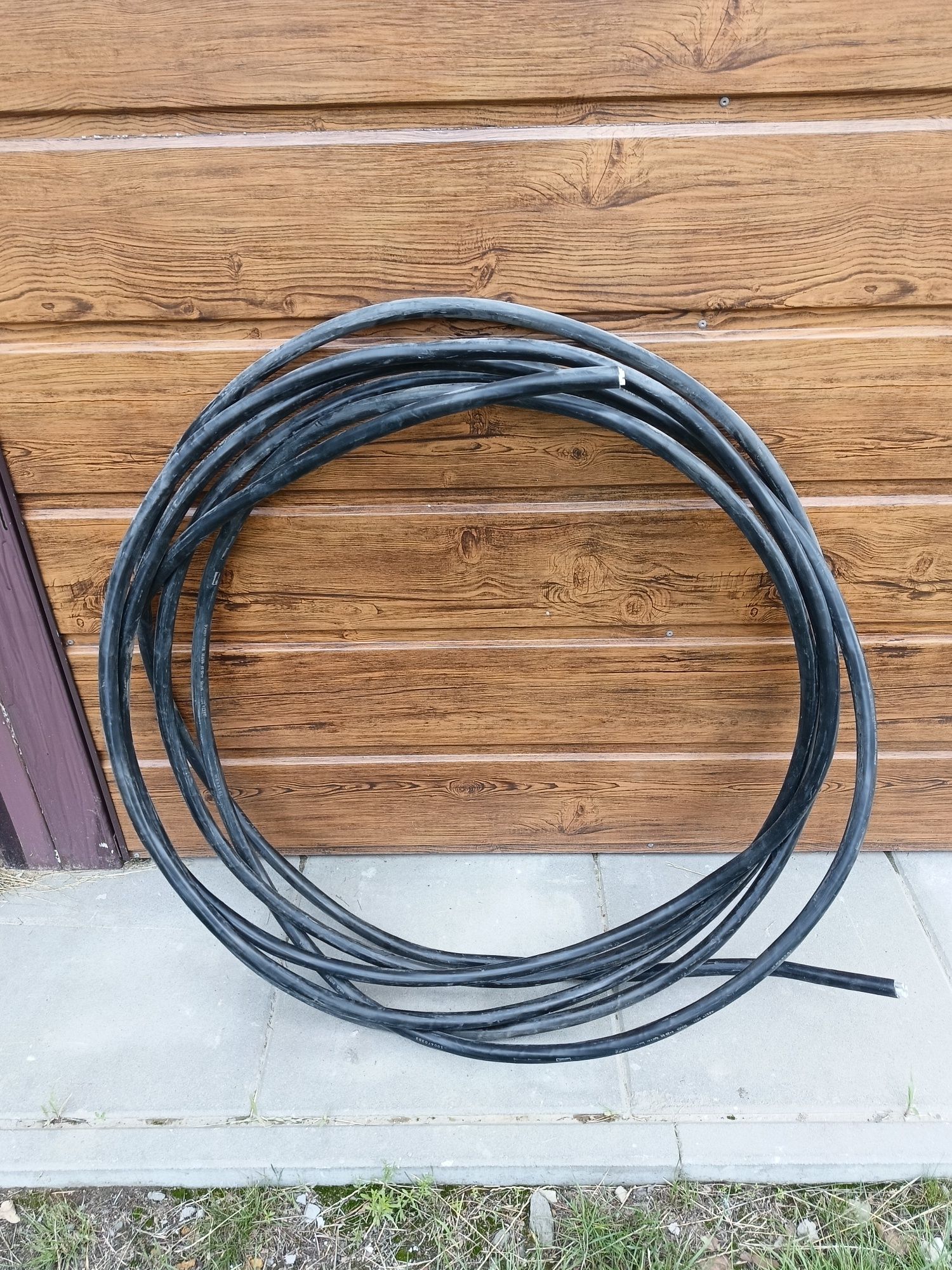 KABEL ZIEMNY PRZEWÓD Aluminium 4x35 POLSKI 0,6/1KV CZARNY 

35 metrów