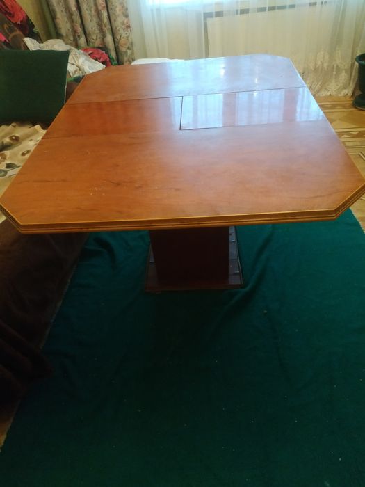 Продам стіл 95на 95
