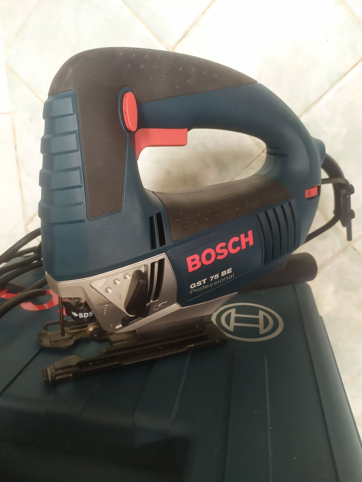 Продам лобзик bosch