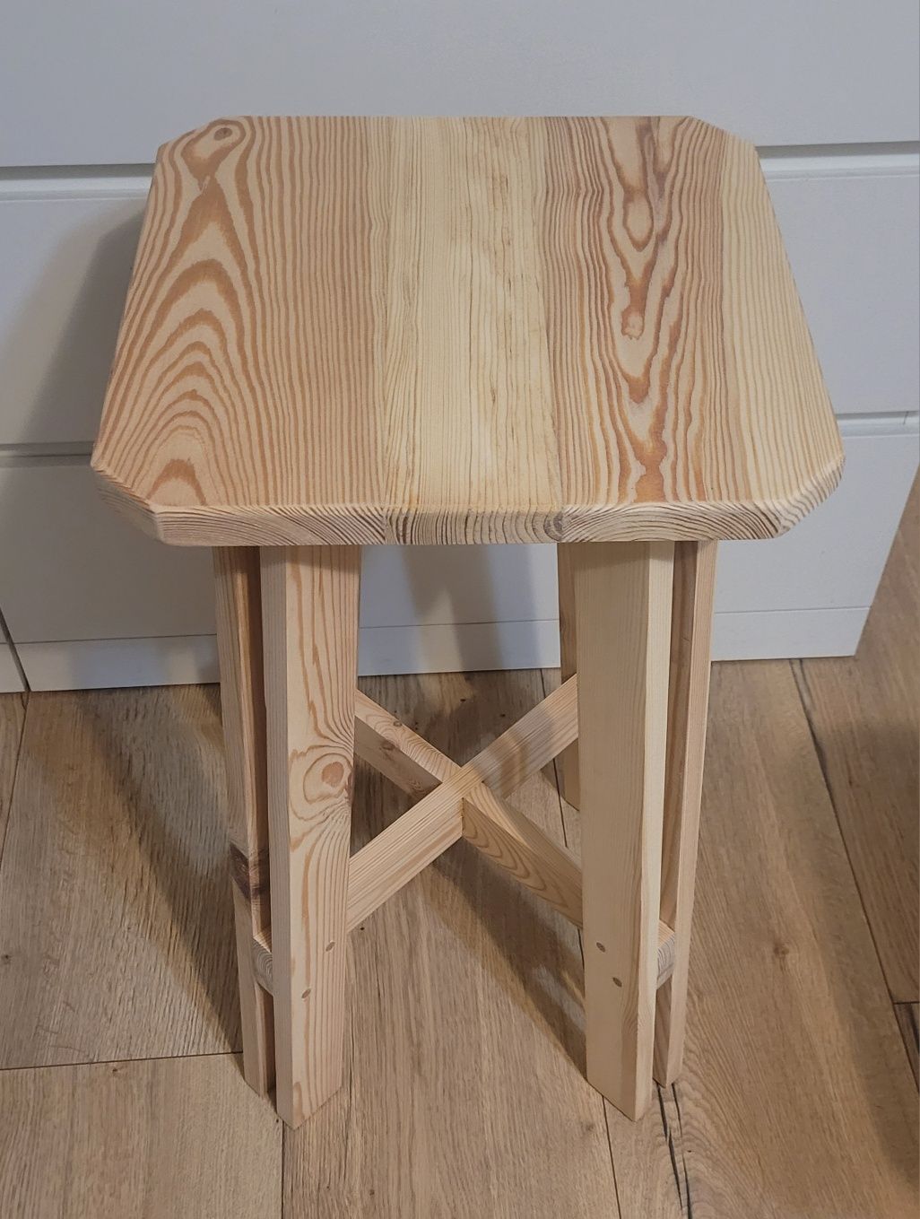 Taboret hoker sosnowy