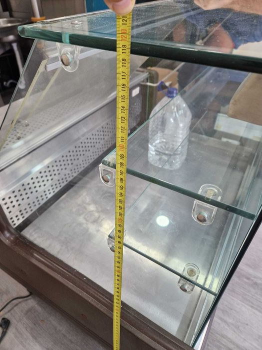 Vitrine expositora com frio para café ou restaurante