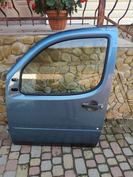 Передня ліва дверка для Fiat Doblo