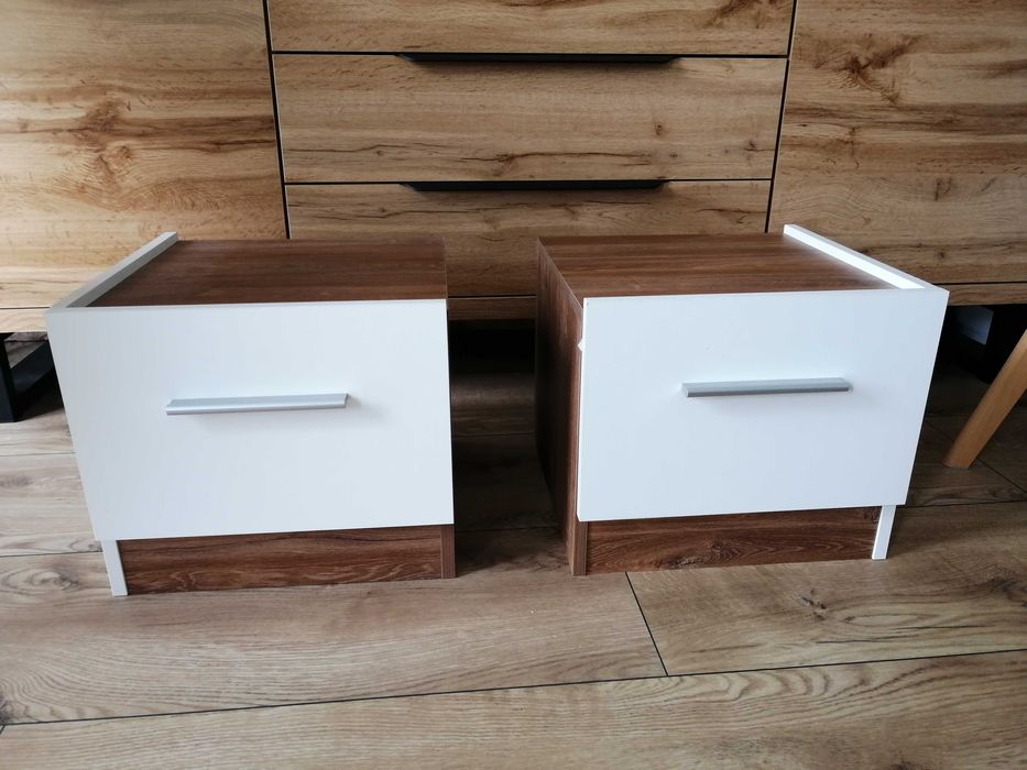 Komplet 2 szafek nocnych , jak nowe .
