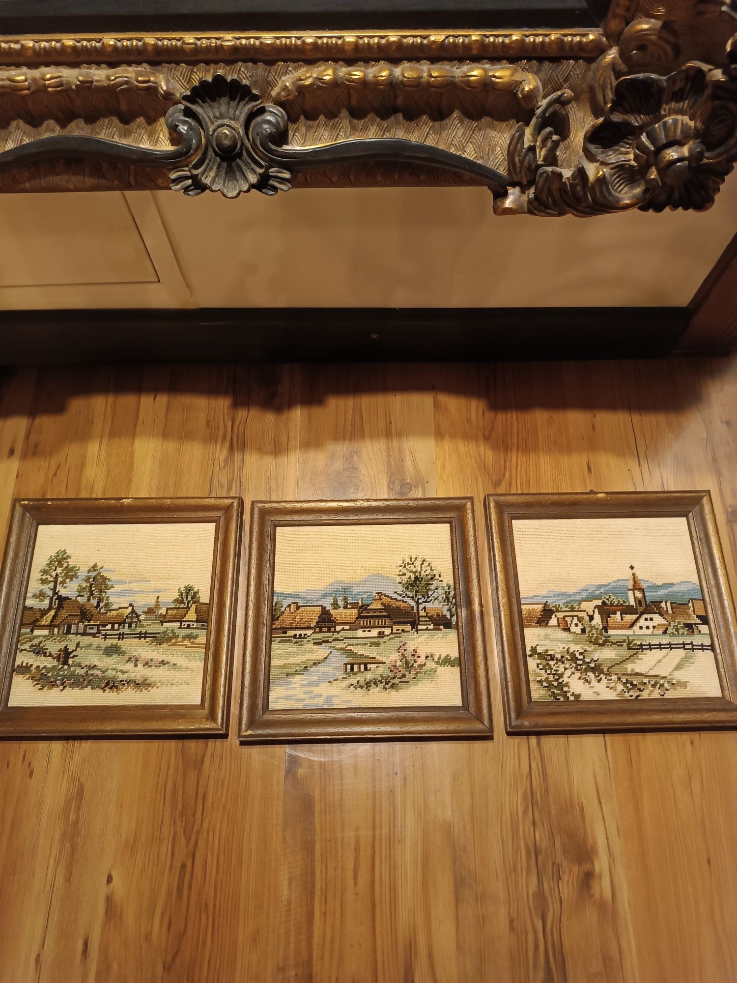Obrazki ręcznie  wyszywane , oprawione w drewniane stare ramki