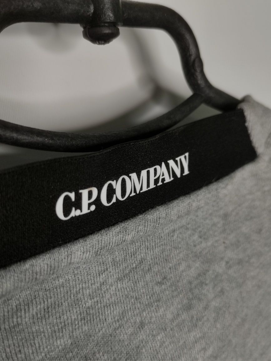 Свитшот cp company серий LEGIT