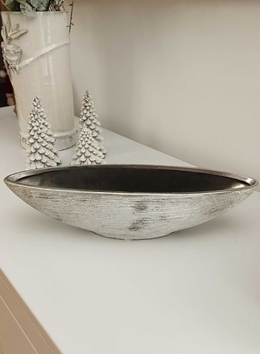 Floreira decorativa num lindo tom prateado