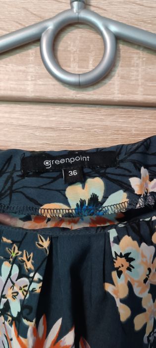 Sprzedam bluzkę granatową w kwiaty