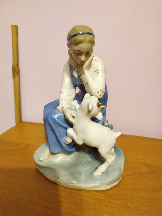 Статуэтка Аленушка с козлёнком на