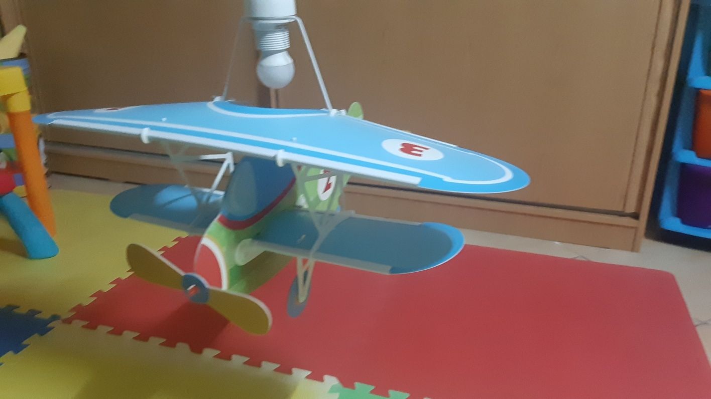 Candeeiro quarto de criança avião IKEA