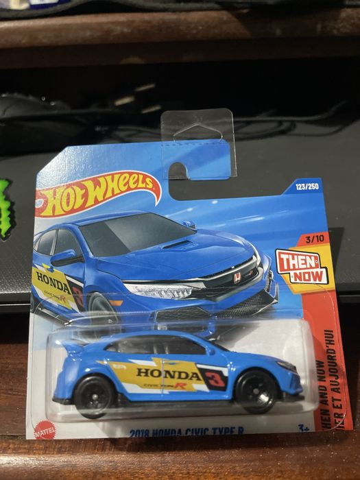 Hot wheels variados