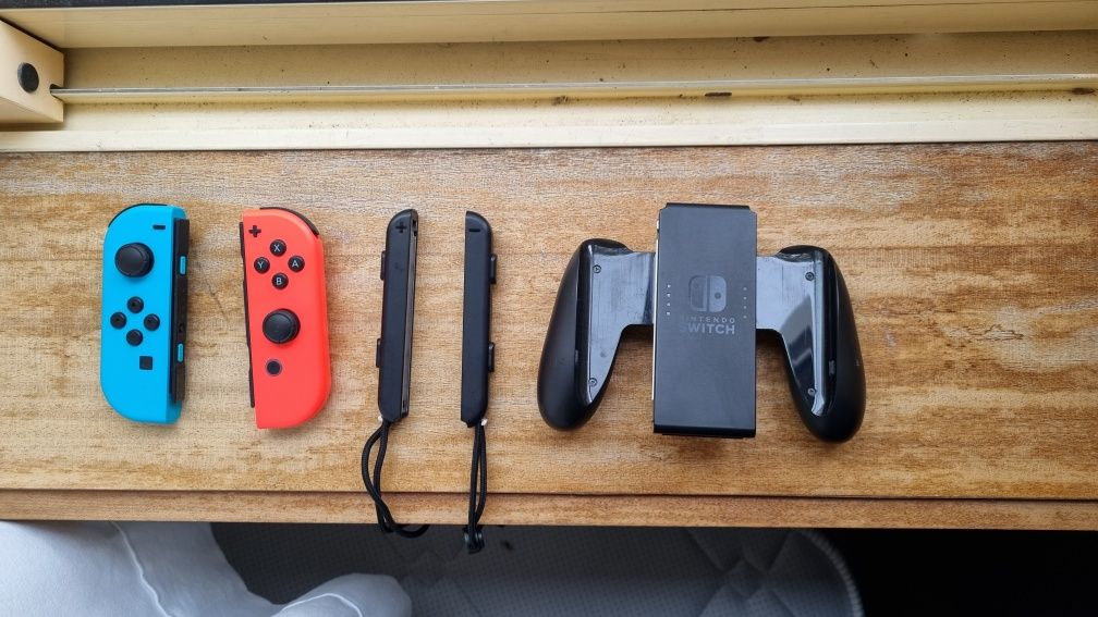 Joycons e Acessórios Comandos Nintendo Switch Vermelho e Azul