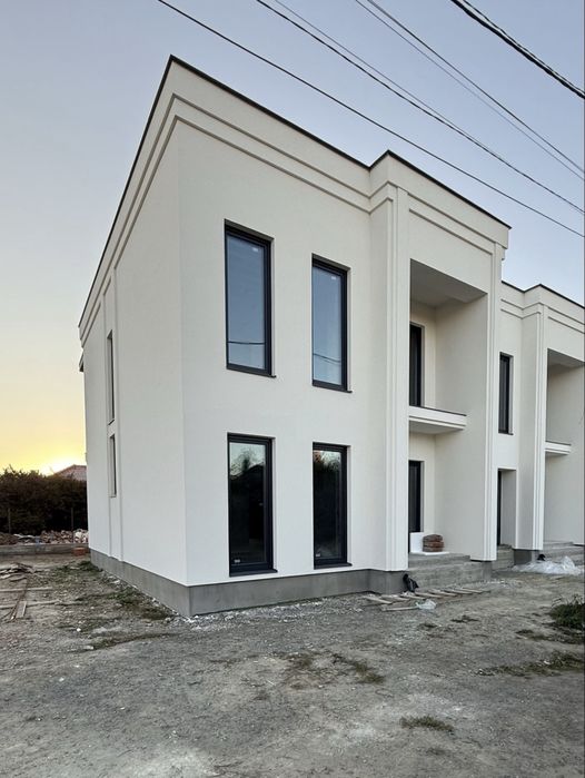 Продаж сучасного таунхаусу в місті