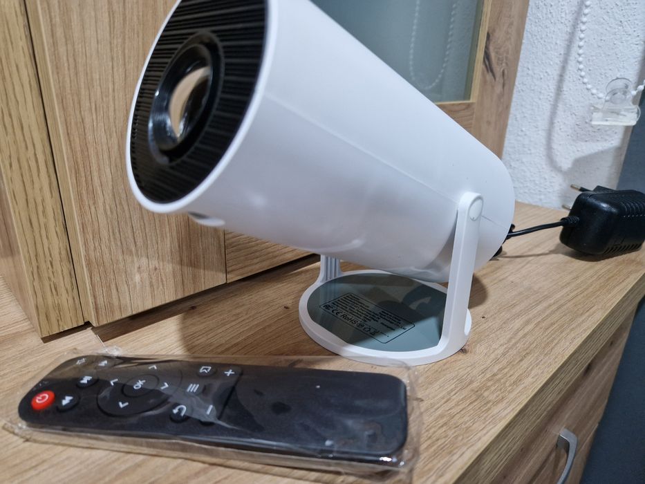 Projector de cinema HD.  Novo