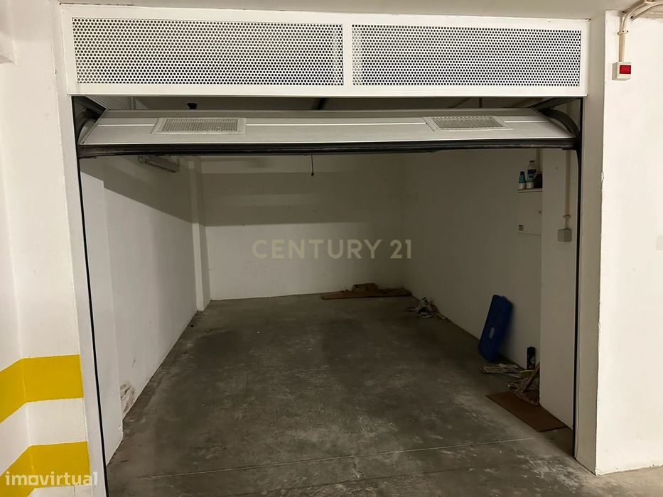 Garagem box 18m2 para 1 carro - Montijo