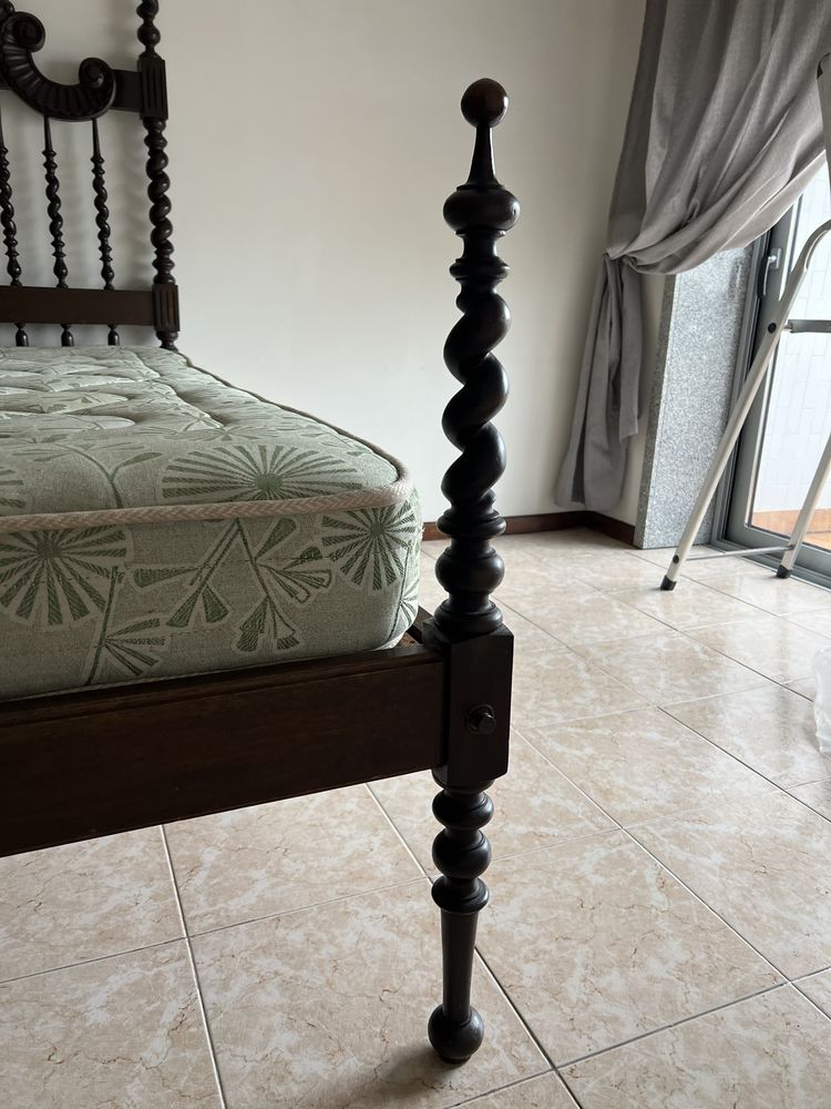 Cama casal madeira maciça