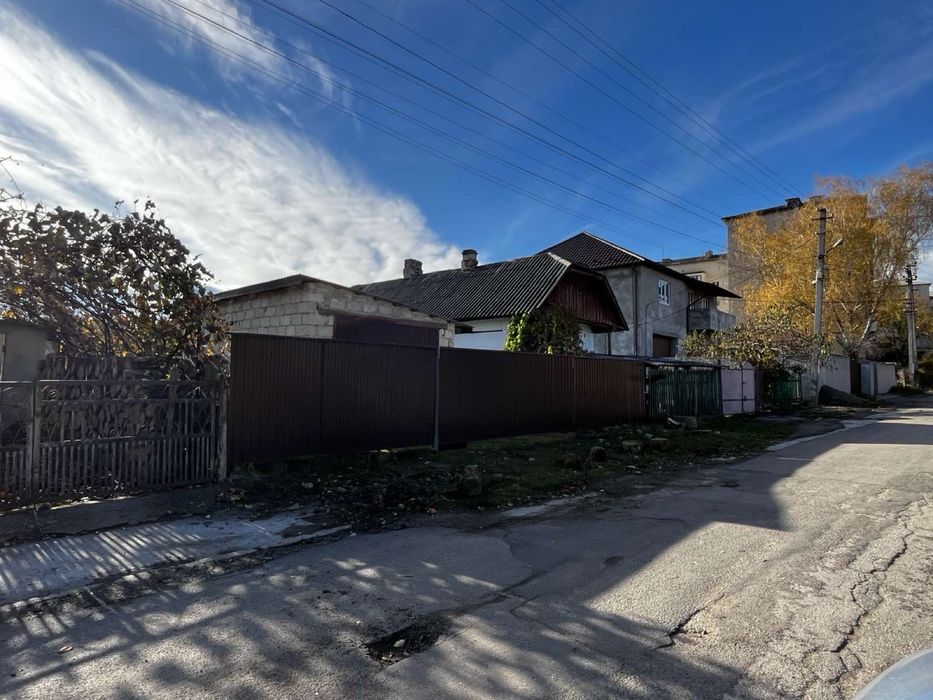 Продаю  будинок м.Сокиряни центр