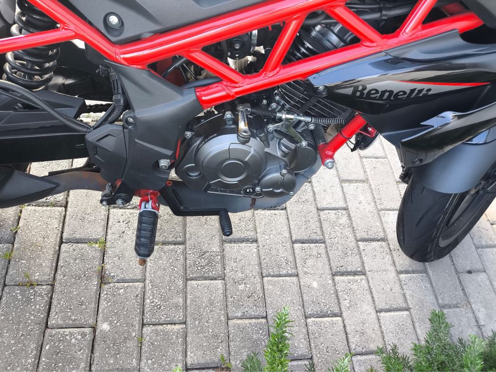 Benelli 125 como nova