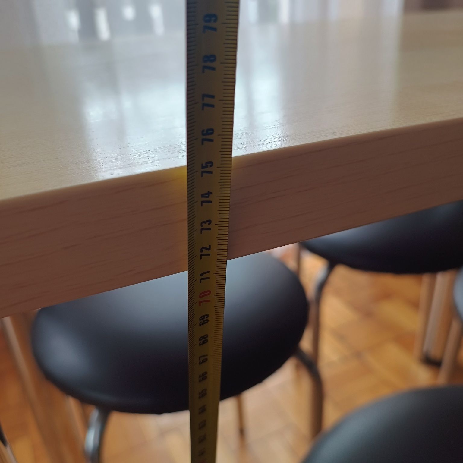 Stół kuchenny z krzesłami