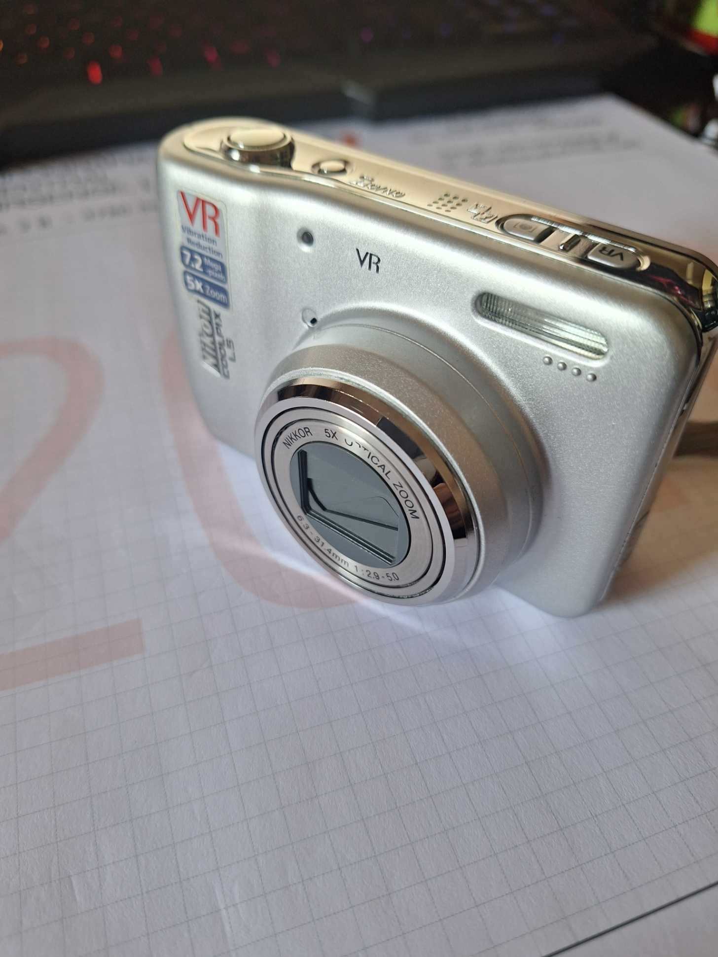 Máquina fotográfica Nikon coolpix l5