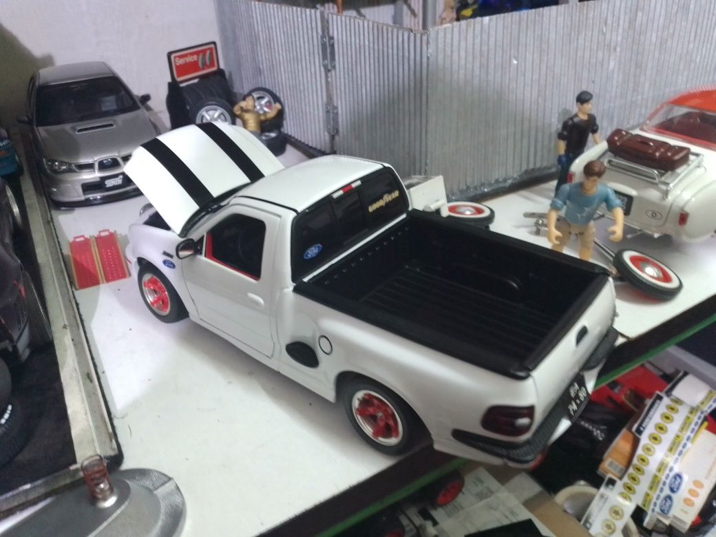 Miniatura Ford SVT f150