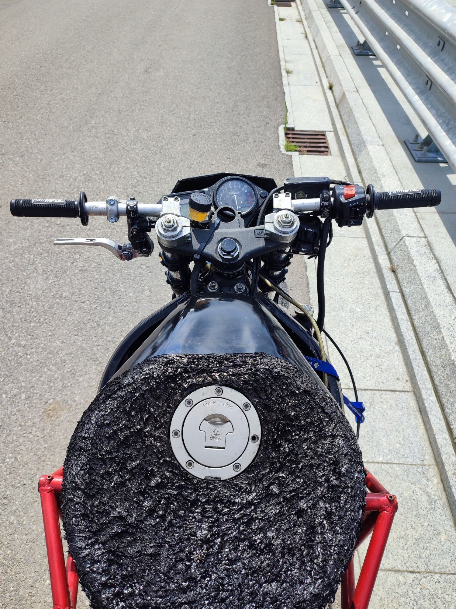 Honda CBR 600 f4i stunt