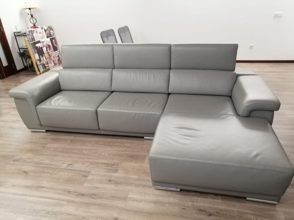 Sofá com chaise longue em pele