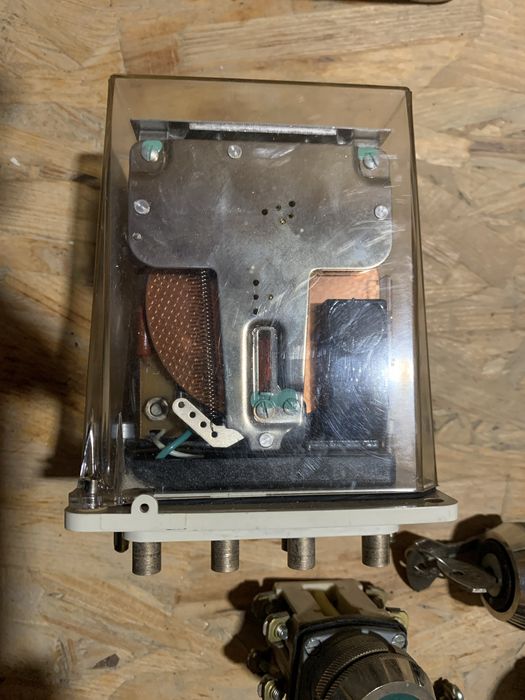 Czesci elektryczne wlaczniki styczniki