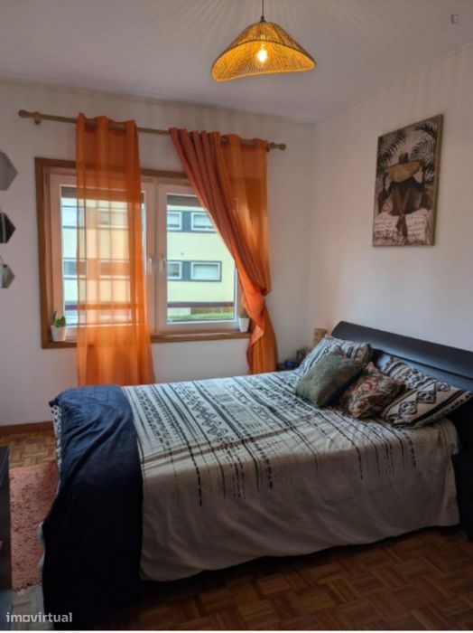 772974 - Quarto com cama de casal em...