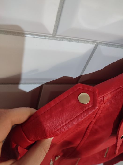 Czerwona ramoneska z eko skóry rozmiar M Born2be