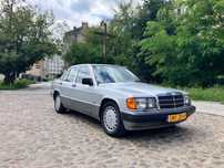 Mercedes-Benz W201 (190) Stan idealny. Zarejestrowany jako zabytkowy. Żółte tablice