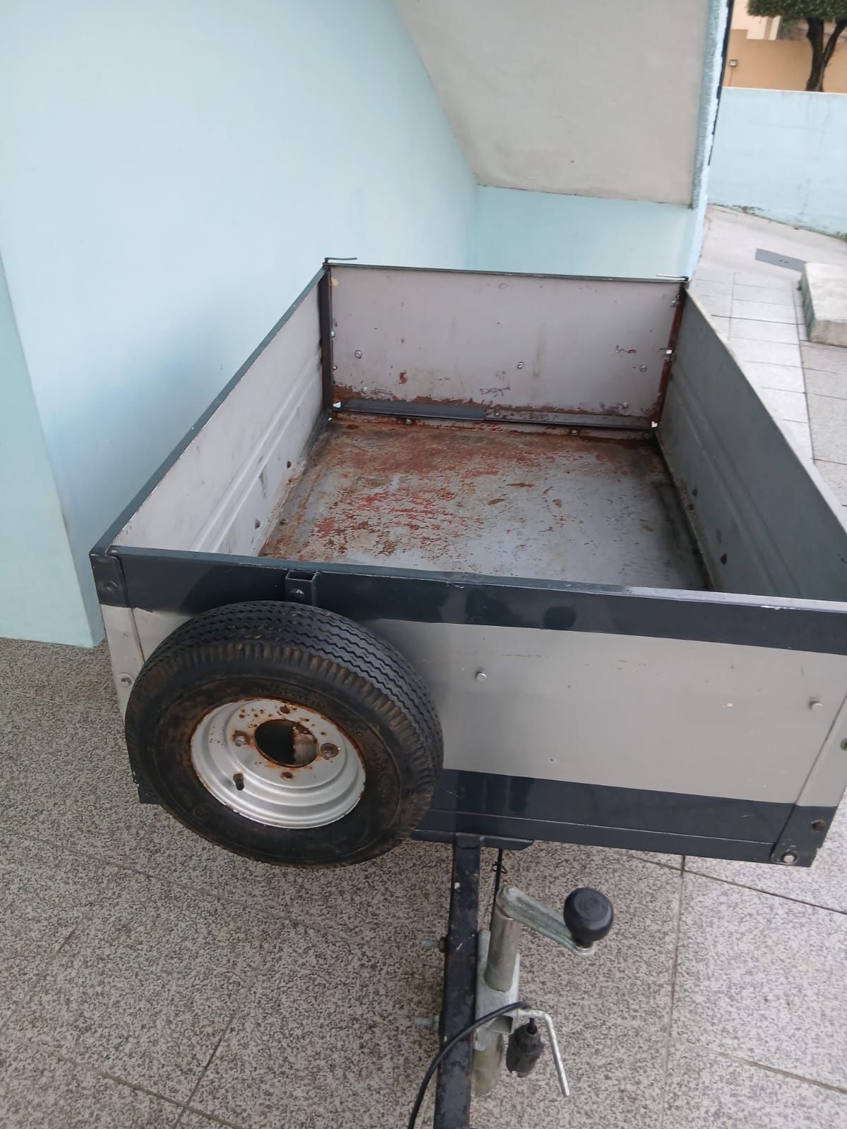 Reboque usado como novo