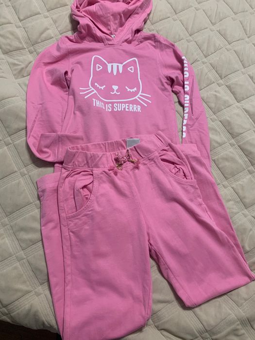 Спортивний костюм на дівчинку 8-9 років