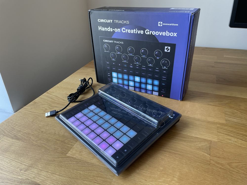 Грувбокс Novation circuit track