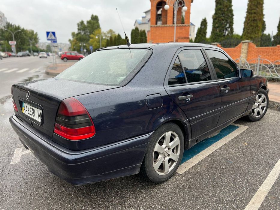 Продам мерсіка с 200 1998 року в гарному стані.
