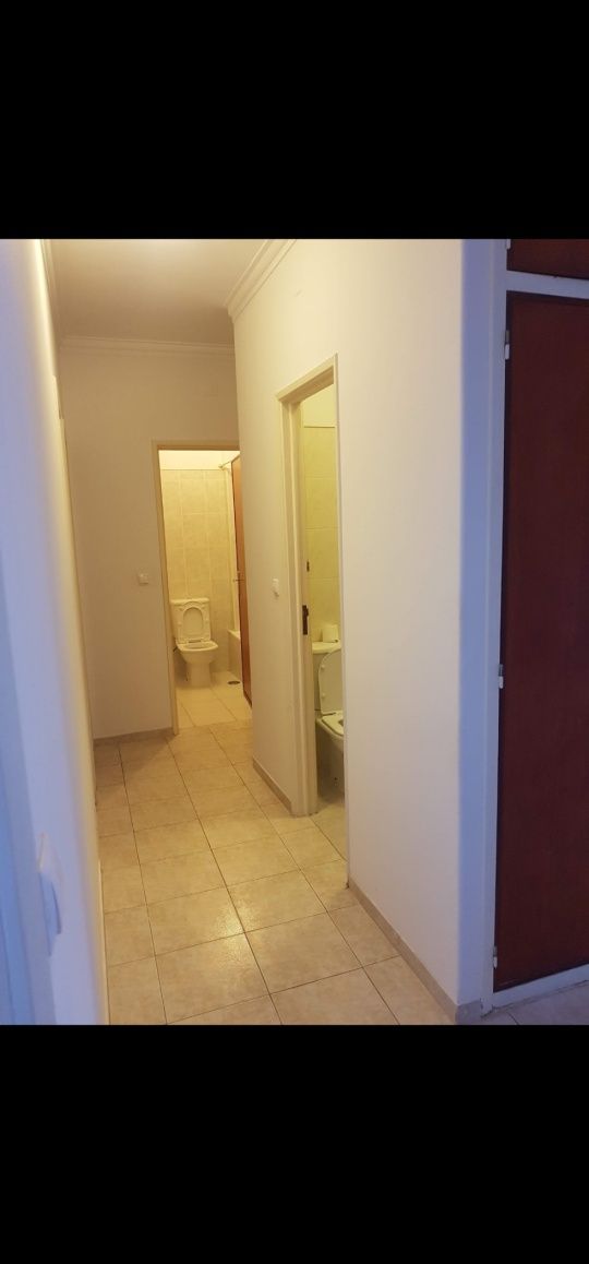 Alugo quarto compartilhado sem caução,em Queluz