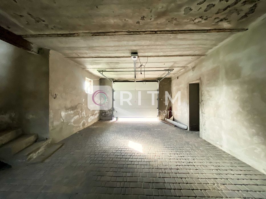 Половина будинку 187.8 м2 + 4 сот. ділянка по вул. Липлянська, Вишків.