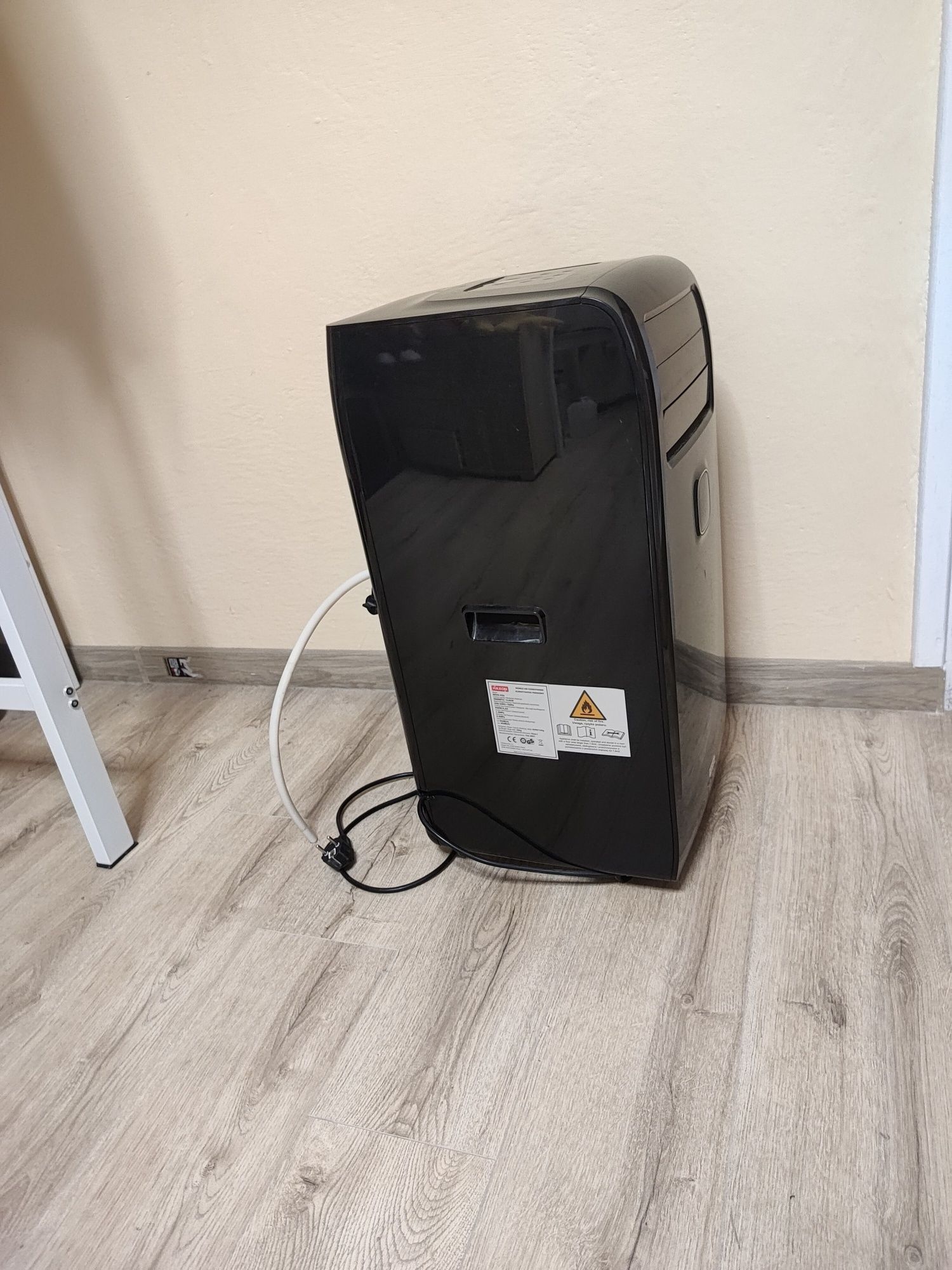 Klimatyzator przenośny wewnętrzny HAXON Mivo H26 z rurą i pilotem