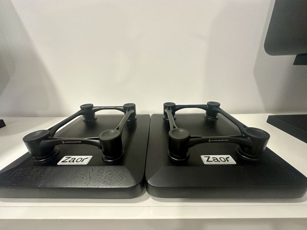 Isoacoustics Aperta Zaor Stands
