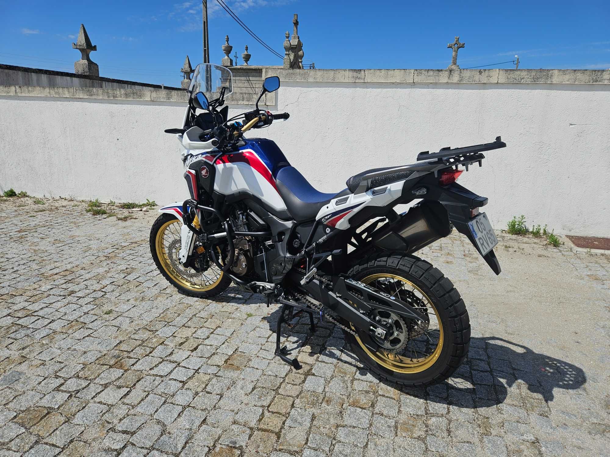 Honda Africa Twin CRF1000 muitos extras