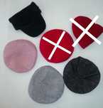 Boinas gorros e bonés coloridos