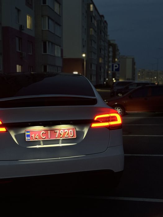 Tesla model x продам