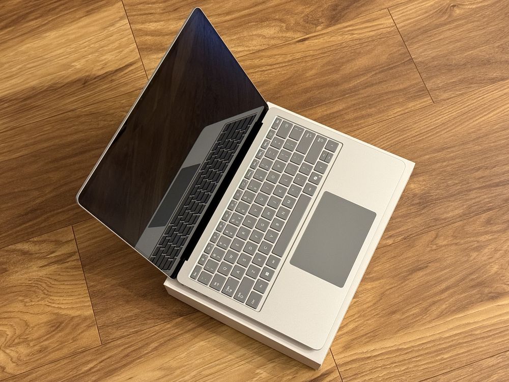 Microsoft Surface Laptop 7 13,8” - Snapdragon X Plus, 16GB RAM, 256GB