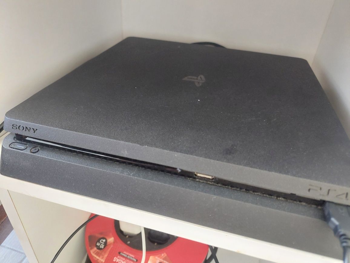 Playstation 4 com muitos extras