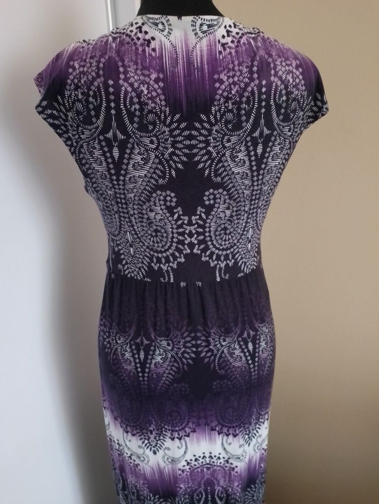 Przepiękna długa sukienka w odcieniach fioletu