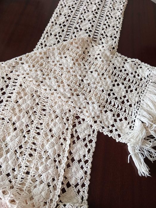 Caminho de mesa branco crochê 2.20m por 28cm