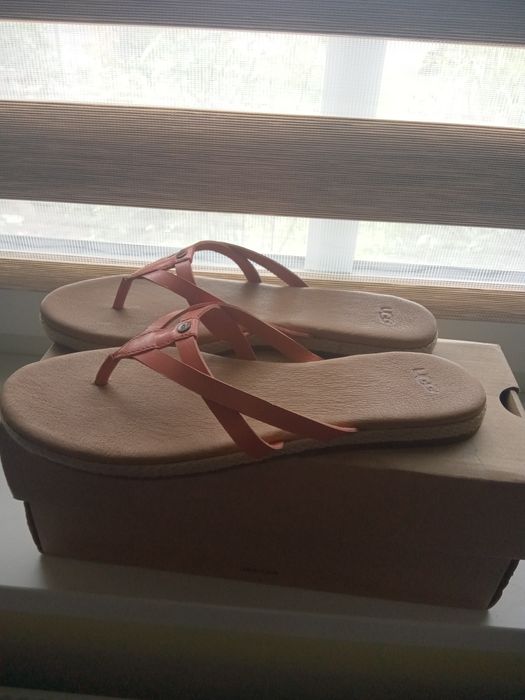 Klapki UGG w kolorze pomarańczowym, stan nowy bez metki