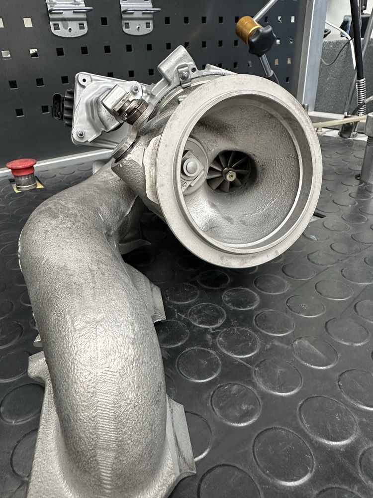 Turbo bmw i8 reconstruido