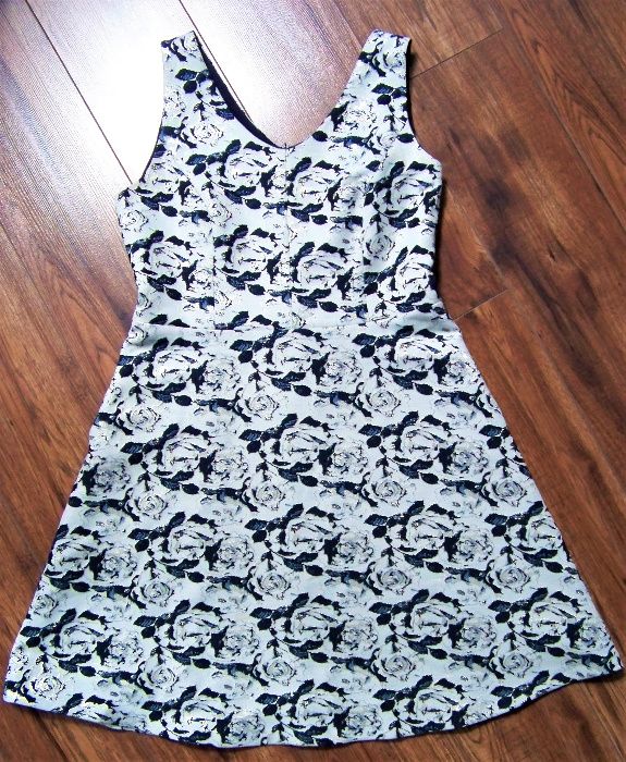 Sukienka MONNARI r.44 (L/XL) ecru granat złota nitka kwiaty