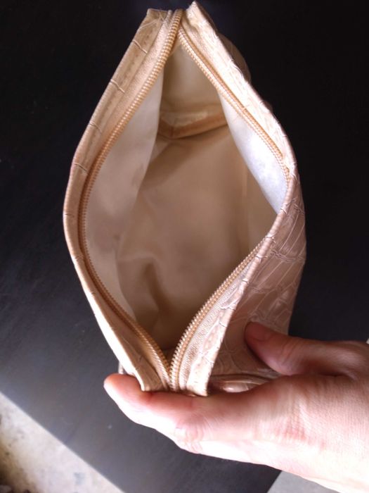 2 necessaires impecaveis semi novos