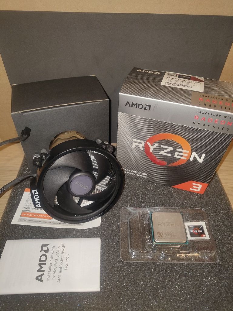 AMD Ryzen 3200G + Cooler + Autocolante